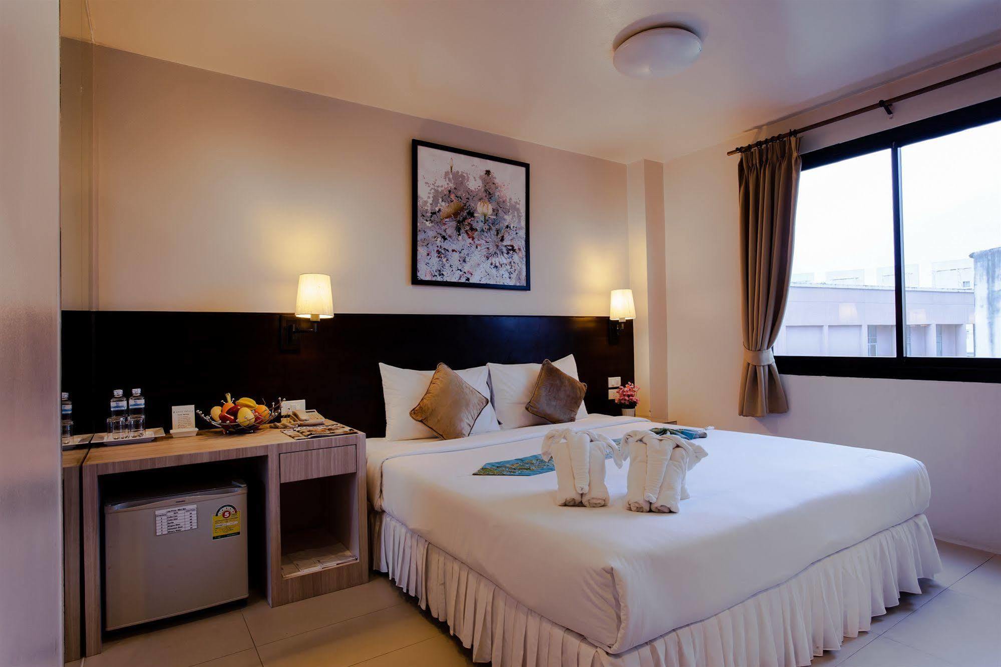 @ White Patong Otel Dış mekan fotoğraf