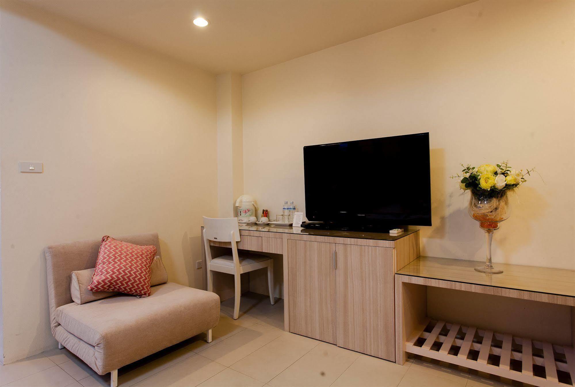 @ White Patong Otel Dış mekan fotoğraf